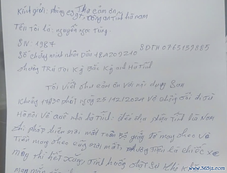 Chở vợ từ quê ra Hà Nội khám bệnh， lúc về rơi ví tiền， xe hết xăng được cảnh sát giúp đỡ - Ảnh 2.